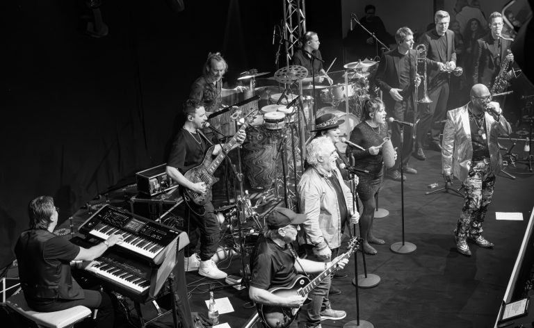 MadChick of Soul & The Hot Damn Horns